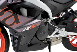 Kit 2 tapas protectoras de motor Puig 22248N Track Aprilia RS 457 Negro - foto 2 Kit 2 tapas protectoras de motor Puig 22248N Track Aprilia RS 457 Negro - foto 2
