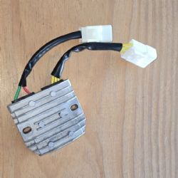 Regulador corriente moto SGR 04172415 12V-35A-Trifase Mosfet-Tipo FH008-5 Cables-2 Conectores Reacondicionado