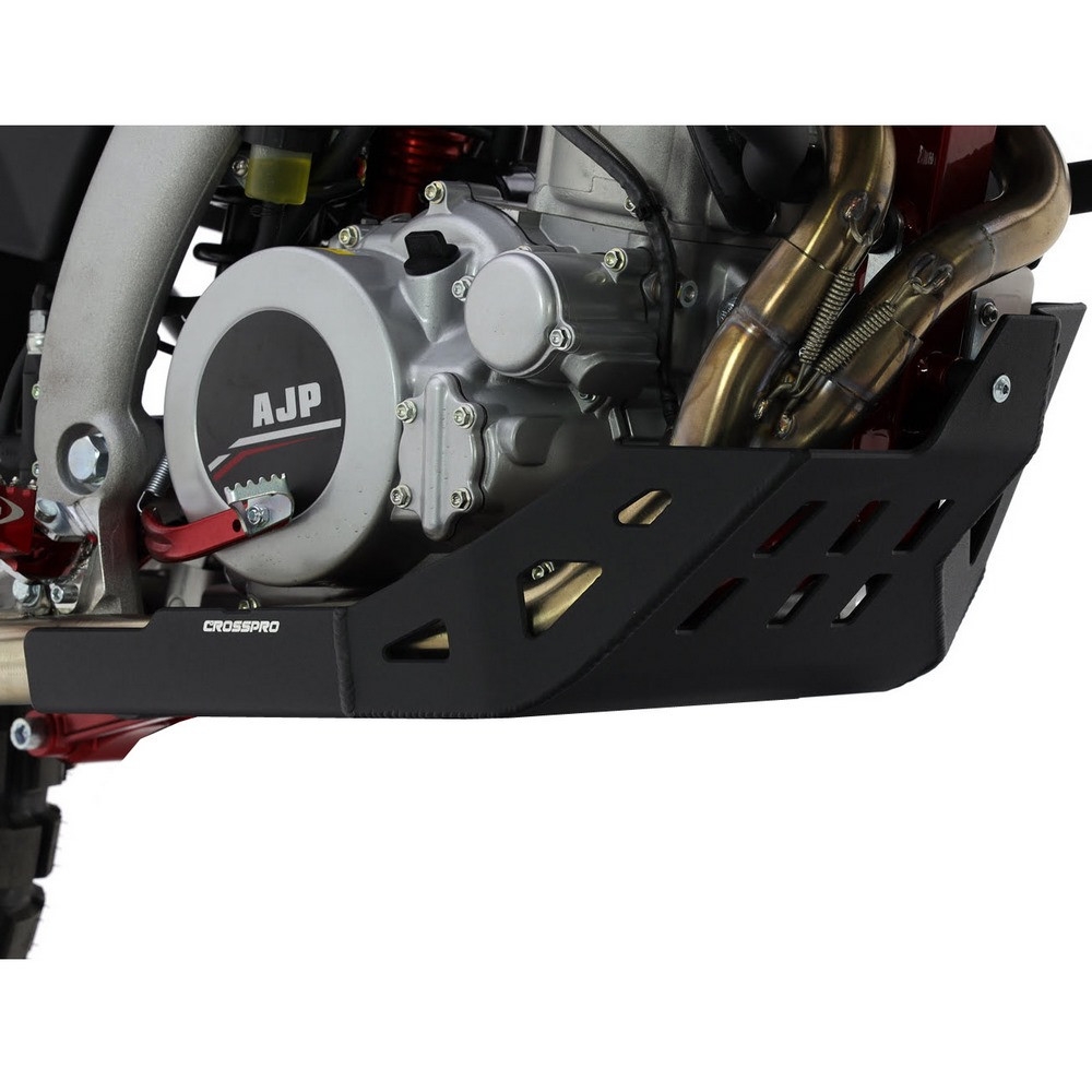 Cubrecárter de aluminio Crosspro AJP PR7 650 Adventure 17-25 negro texturizado