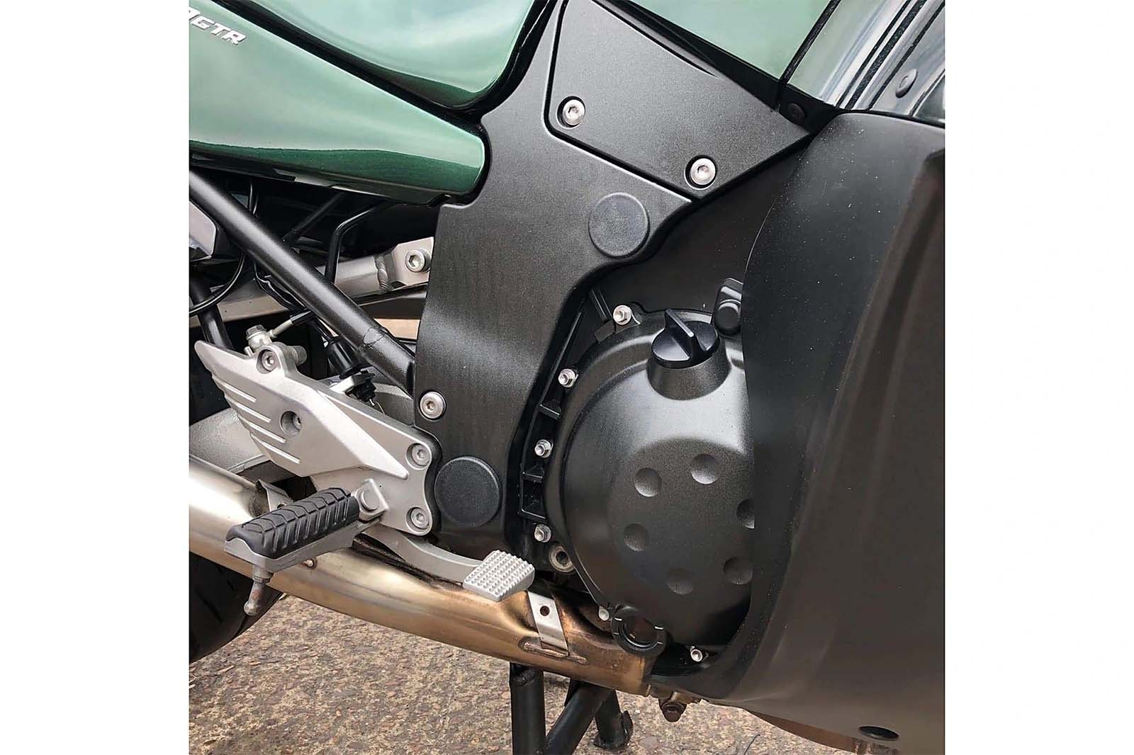 Tapones chasis Puig 22989N Kawasaki Gtr 1400 2007 Negro